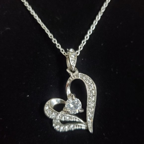 Unknown Jewelry - Beautiful Heart Necklace CZ? Diamond?